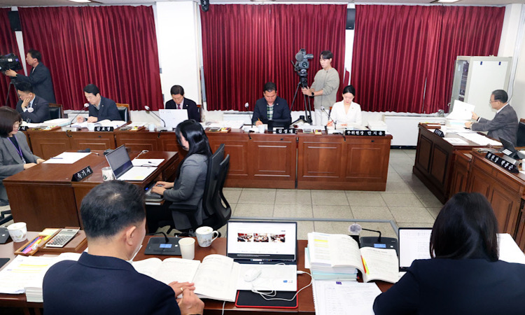 김영환표 예산 줄통과…민생 빠진 추경 심사