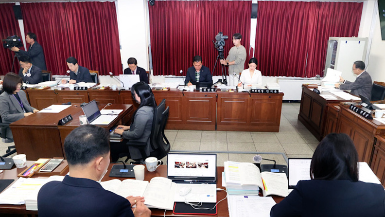 김영환표 예산 줄통과…민생 빠진 추경 심사