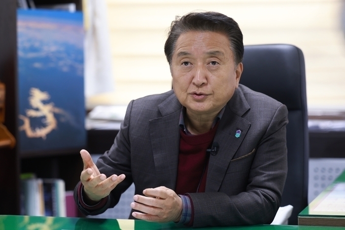 김영환 지사 "의대 정원 동결 유감"…지역 필수의료 인력 문제 해결 요청