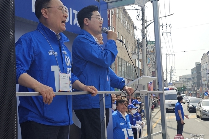 민주당·국민의힘 충북 곳곳서 '세몰이' 대결…박찬대 지원 유세