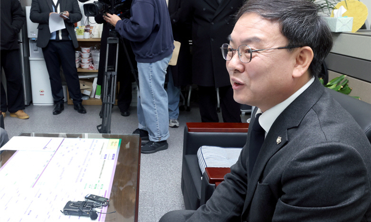 충북 민주당 당원명부 유출 의혹에 갈등 조짐…박완희, 네거티브 공세 반발