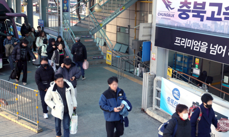 설 명절 밥상머리 화두 '지방선거·민생'…여야 정치권 비판 목소리