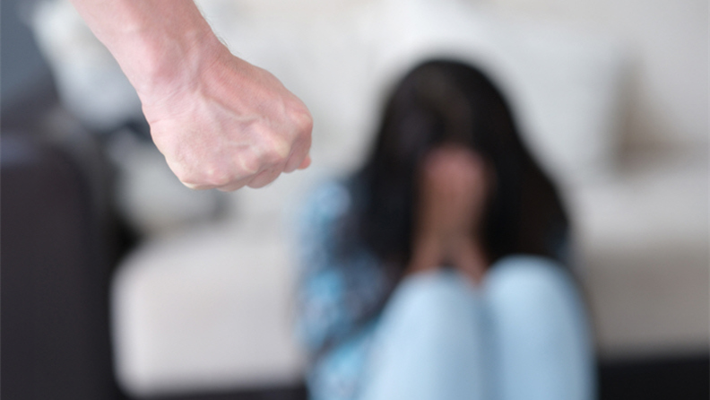 신고 급증하는 교제폭력…법적 근거 없어 대응 '한계'