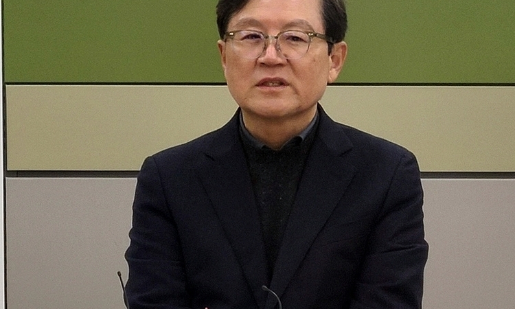 윤갑근, 국민의힘 충북지사 후보 본경선 진출…김영환과 대결